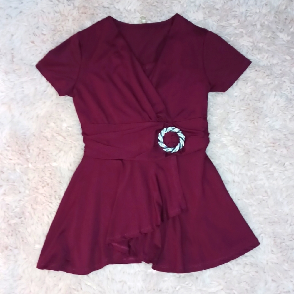 MICHAEL F. Short-sleeved Blouse with Waist Brooch design